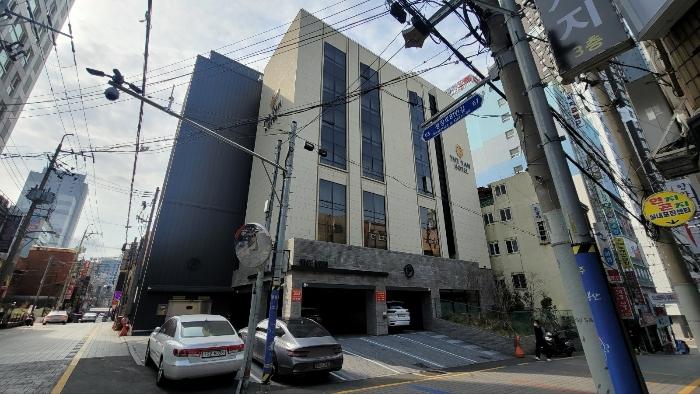 부산 사상구 사상로224번길 10 (괘법동,더반호텔)구 숙박시설 사진 2